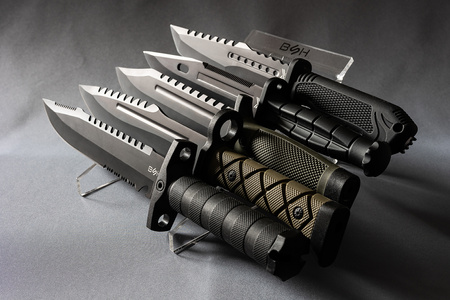 Stojak ekspozycyjny na noże BSH ADVENTURE S4